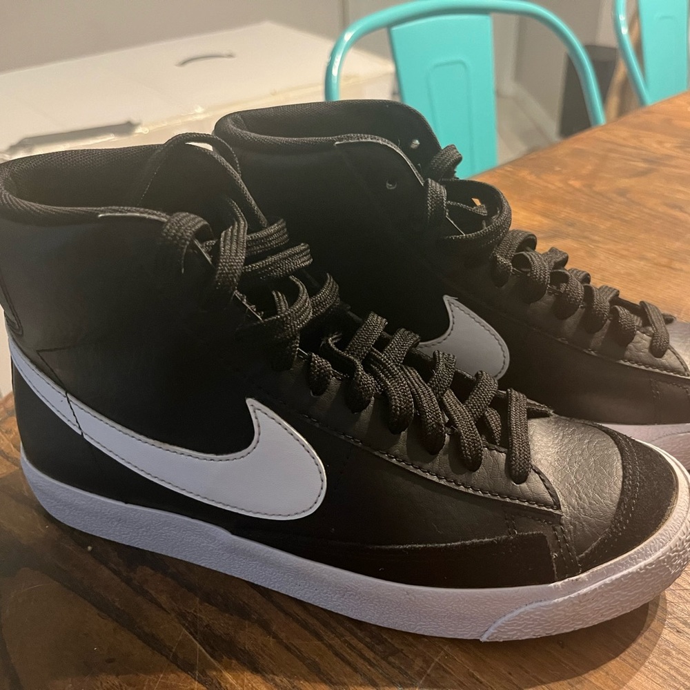 Boys Nike blazer shoes EUC
